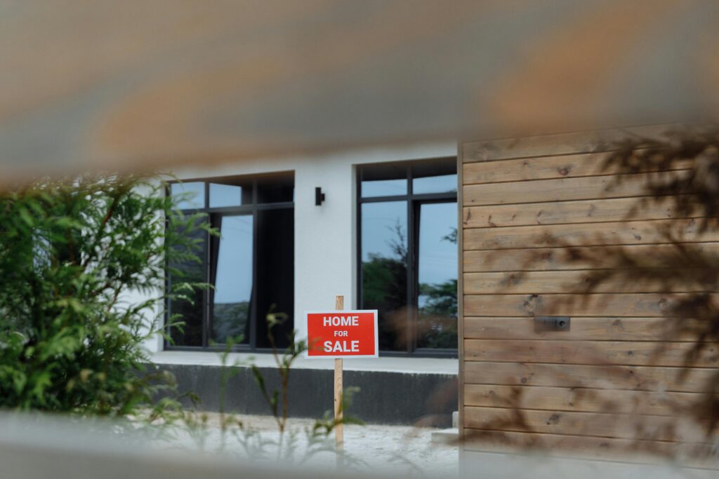 House keys and property documents for lien sale article
